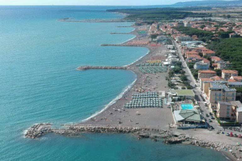 Appartamento  a pochi passi dal mare con giardino privato 