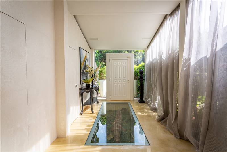 Eleganza toscana e design contemporaneo nel cuore di un borgo storico