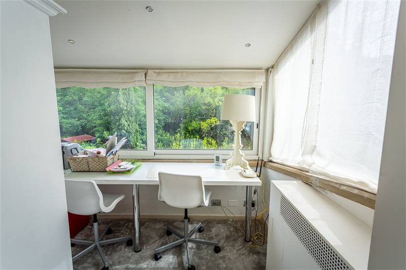 Eleganza toscana e design contemporaneo nel cuore di un borgo storico