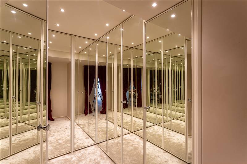 Eleganza toscana e design contemporaneo nel cuore di un borgo storico