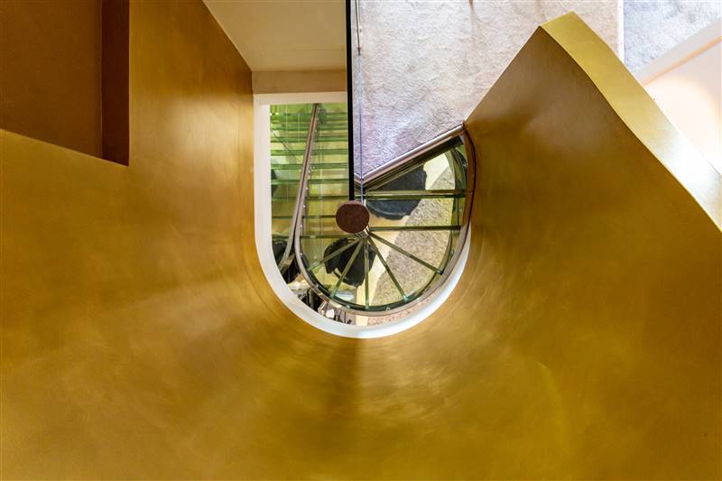 Eleganza toscana e design contemporaneo nel cuore di un borgo storico