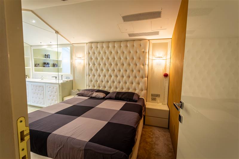 Eleganza toscana e design contemporaneo nel cuore di un borgo storico