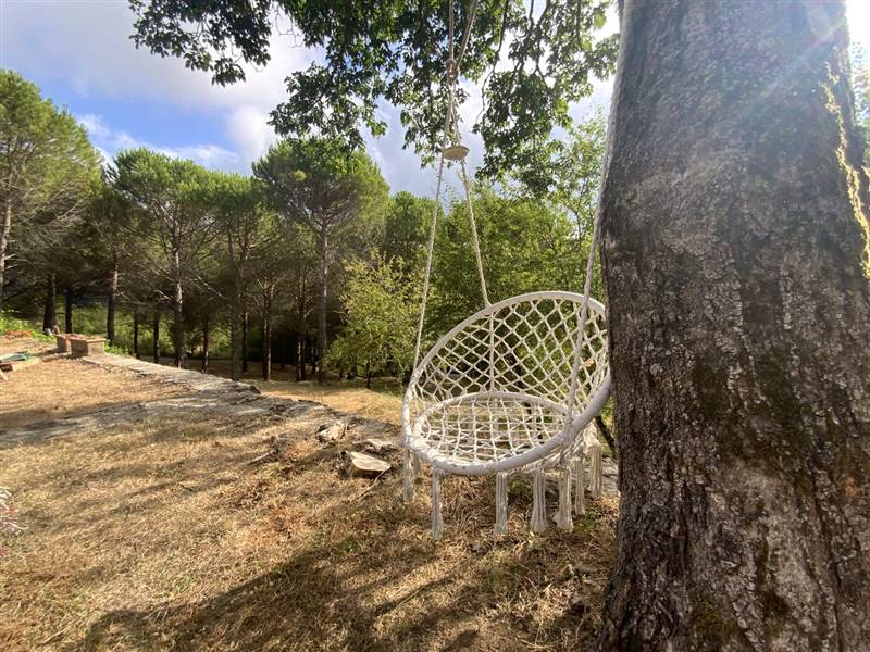 Casale in pietra immerso nelle colline 