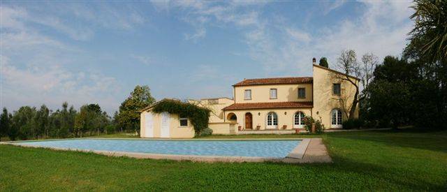 Villa con Parco privato e piscina