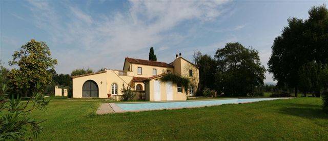 Villa con Parco privato e piscina