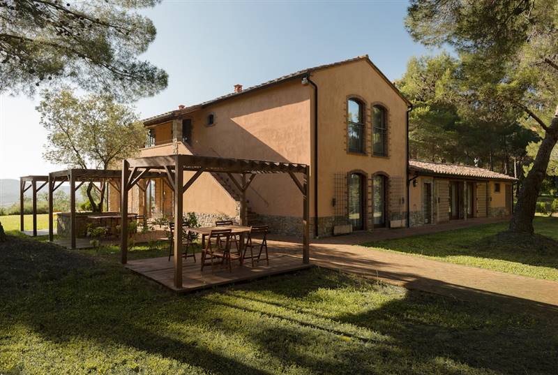 Rustico restaurato con piscina in vendita a Suvereto 