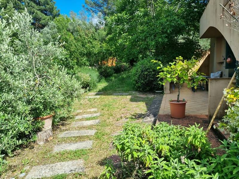Appartamento con giardino privato