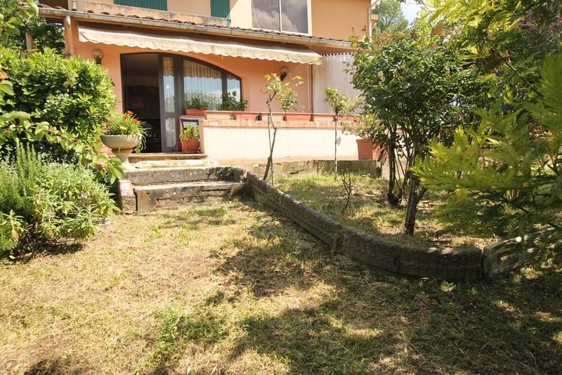 Appartamento con giardino privato