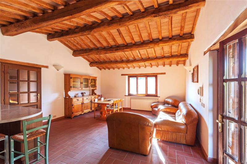 Casale in pietra diviso in due appartamenti indipendenti immerso nel campagna nelle vicinanze della splendida Massa Marittima 