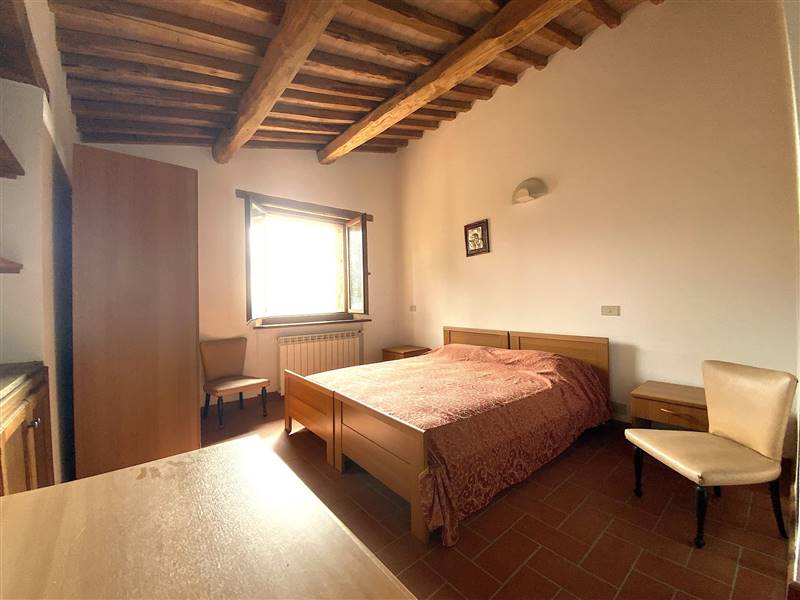 Casale in pietra diviso in due appartamenti indipendenti immerso nel campagna nelle vicinanze della splendida Massa Marittima 