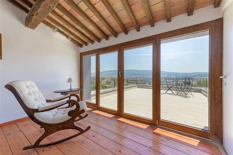 Casale in pietra con piscina e vista panoramica sulla Maremma