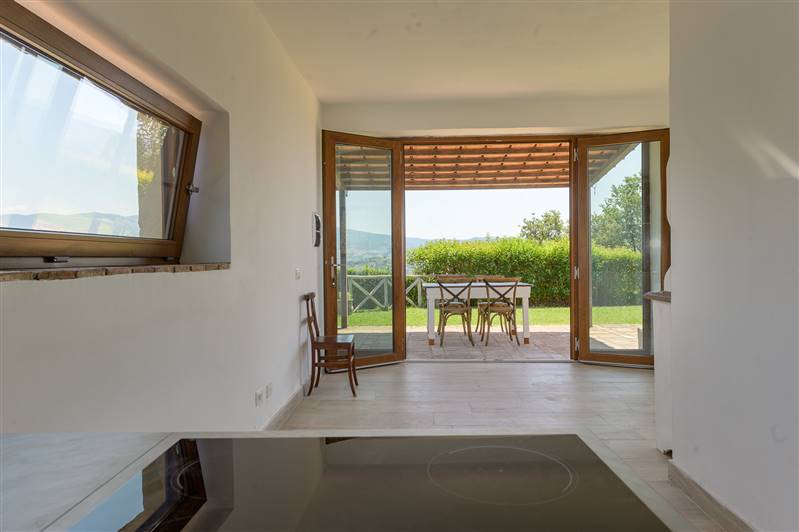Casale in pietra con piscina e vista panoramica sulla Maremma