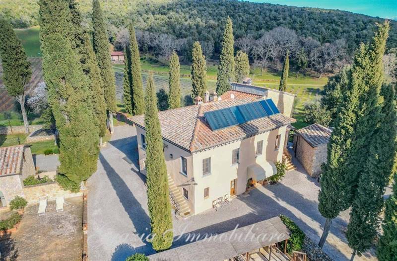  Agriturismo con casolare in pietra all'interno di riserva naturale