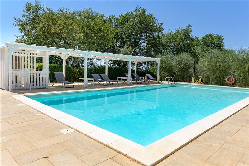 Casale in pietra con piscina e vista panoramica sulla Maremma
