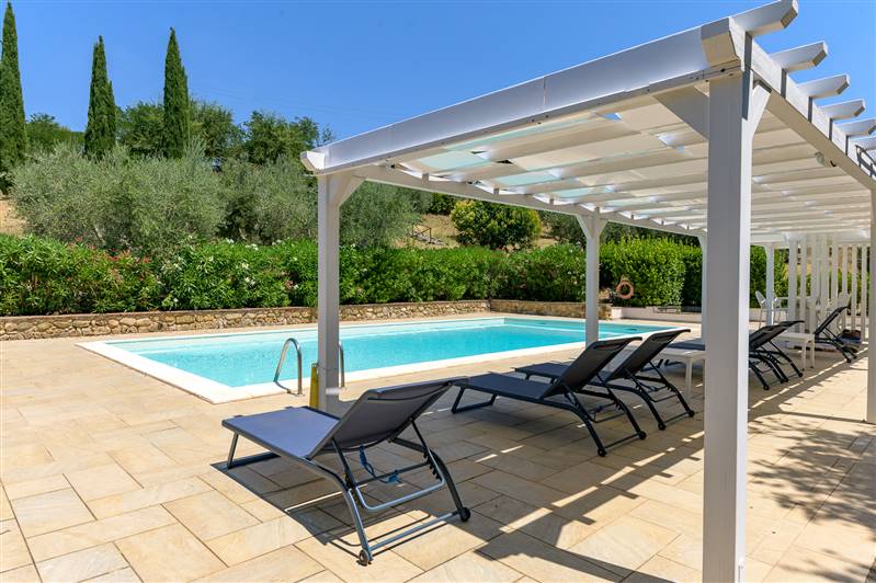 Casale in pietra con piscina e vista panoramica sulla Maremma