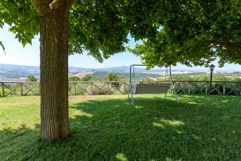 Casale in pietra con piscina e vista panoramica sulla Maremma