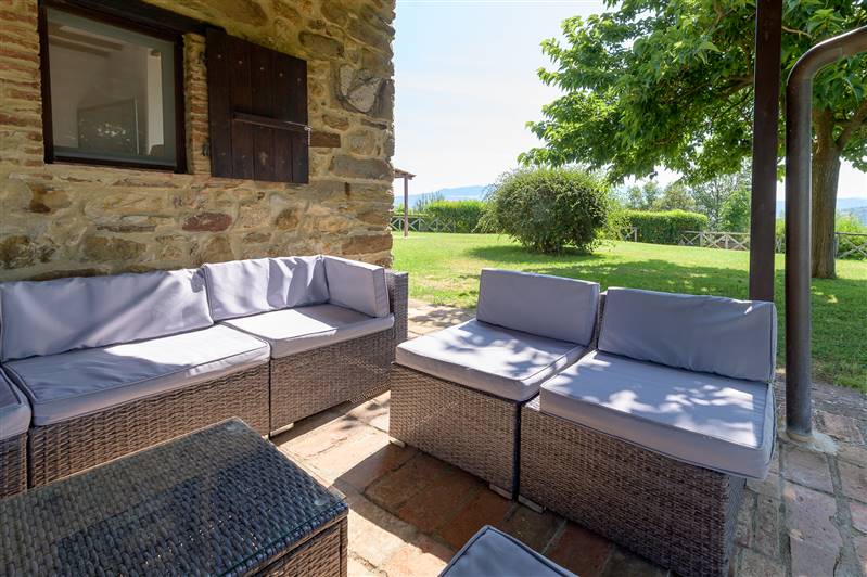 Casale in pietra con piscina e vista panoramica sulla Maremma