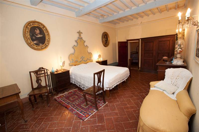 Borgo del '600 nei pressi della dominate città medioevale di Volterra