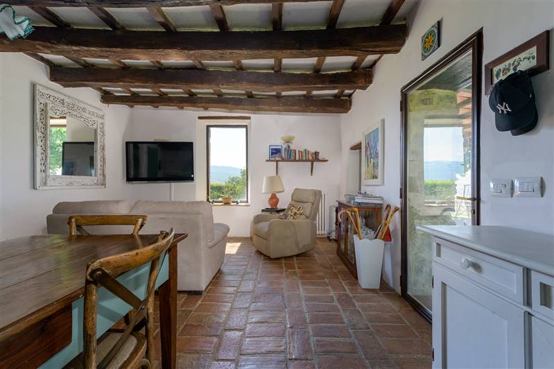 Casale in pietra con piscina e vista panoramica sulla Maremma