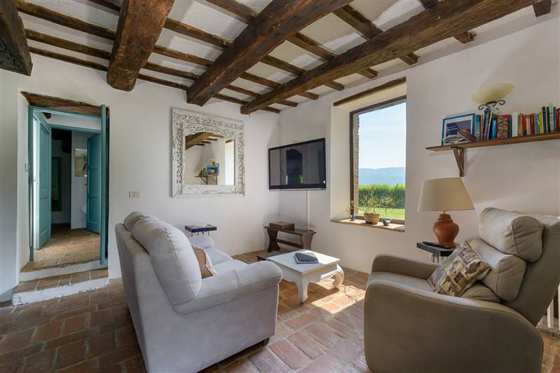 Casale in pietra con piscina e vista panoramica sulla Maremma