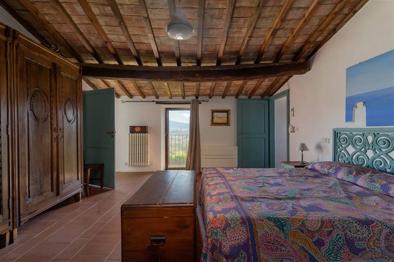 Casale in pietra con piscina e vista panoramica sulla Maremma