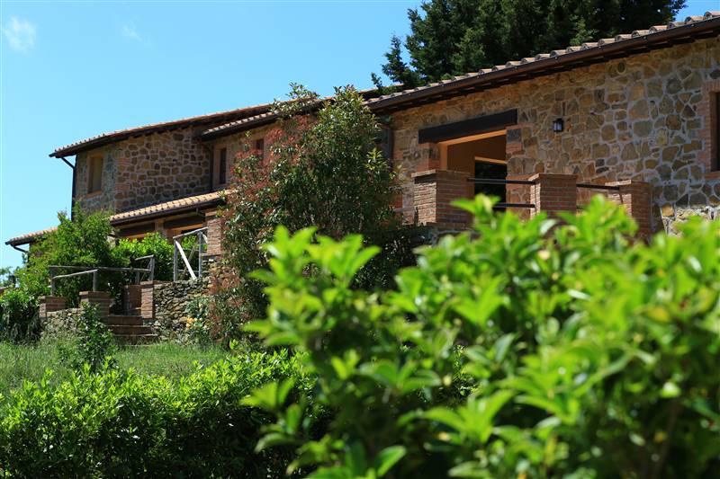 Porzione di casale in pietra inserito in Borgo esclusivo con piscina