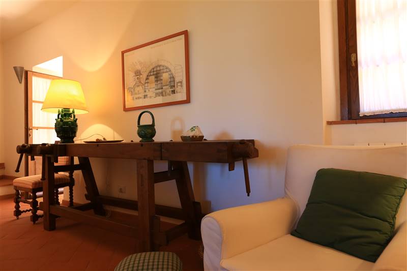 Porzione di casale in pietra inserito in Borgo esclusivo con piscina