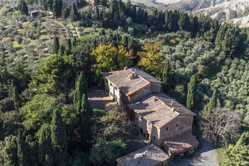 Borgo del '600 nei pressi della dominate città medioevale di Volterra