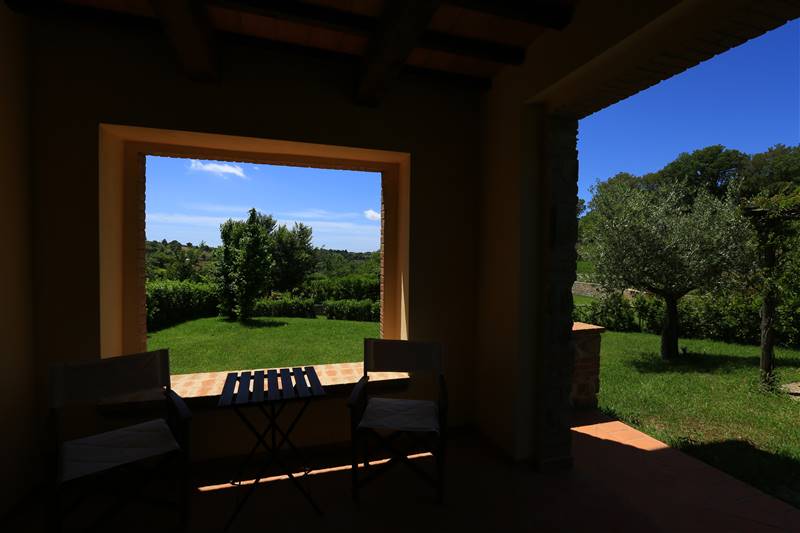 Porzione di casale in pietra inserito in Borgo esclusivo con piscina