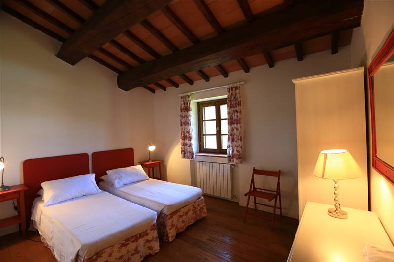 Porzione di casale in pietra inserito in Borgo esclusivo con piscina