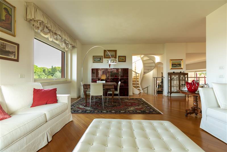 Villa di prestigio con parco privato 