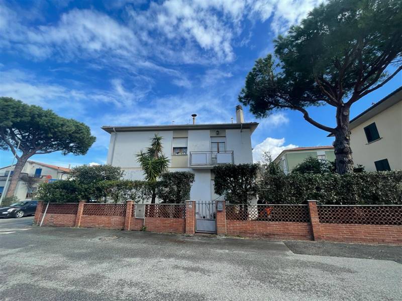 Appartamento  a pochi passi dal mare con giardino privato 
