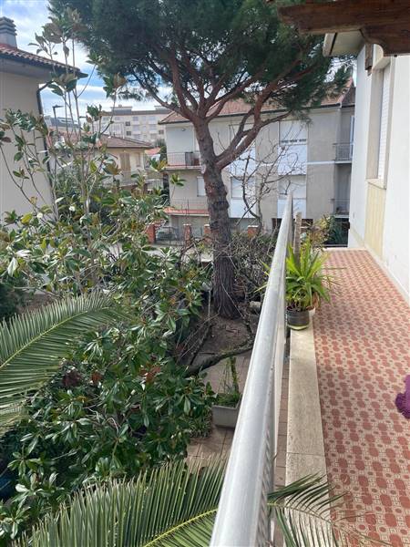 Appartamento  a pochi passi dal mare con giardino privato 
