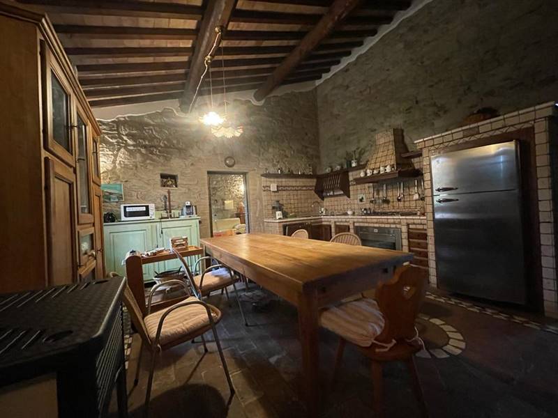 Casolare in pietra a pochi minuti dal "Teatro del Silenzio".