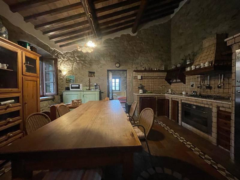 Casolare in pietra a pochi minuti dal "Teatro del Silenzio".