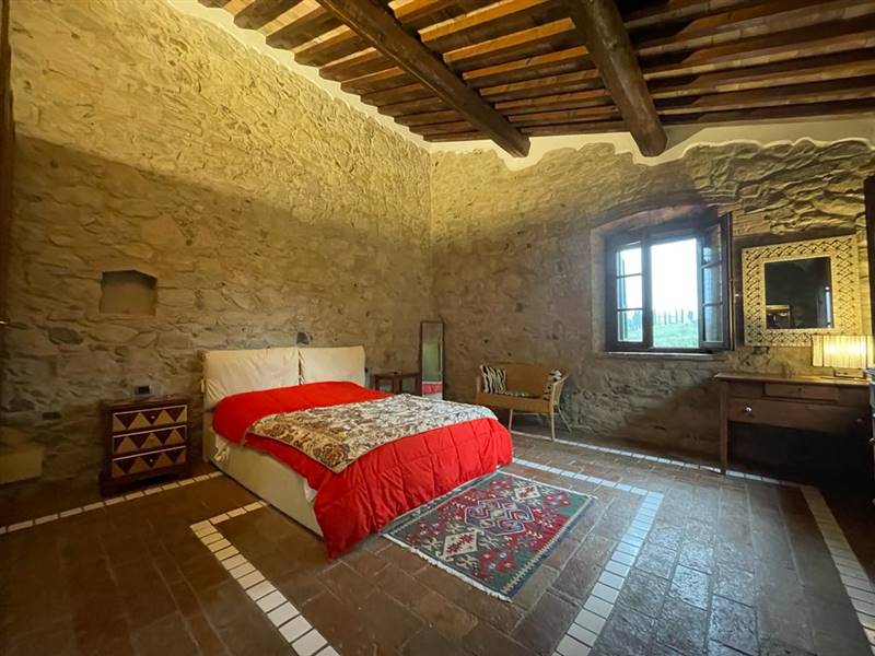 Casolare in pietra a pochi minuti dal "Teatro del Silenzio".