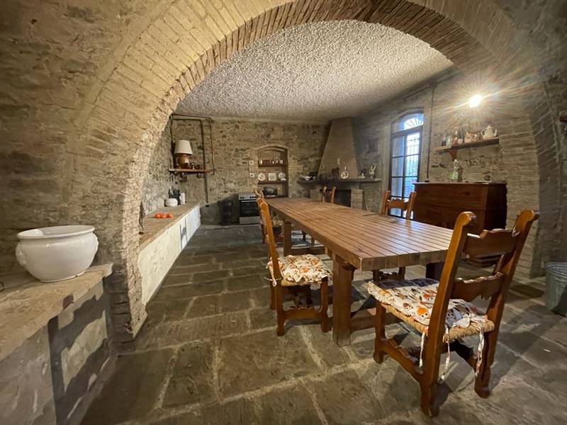 Casolare in pietra a pochi minuti dal "Teatro del Silenzio".