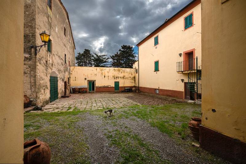 Tenuta storica del 1800 nel Cuore del Borgo Medioevale di Casale Marittimo