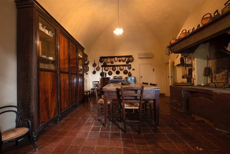 Tenuta storica del 1800 nel Cuore del Borgo Medioevale di Casale Marittimo