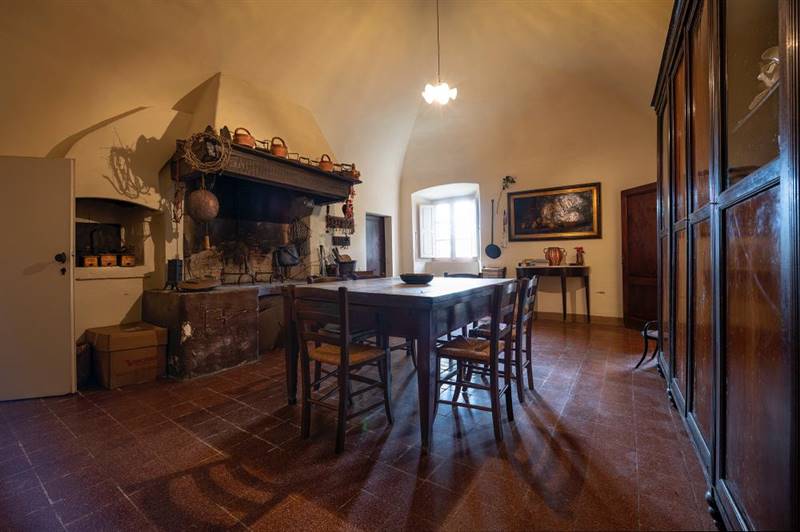 Tenuta storica del 1800 nel Cuore del Borgo Medioevale di Casale Marittimo