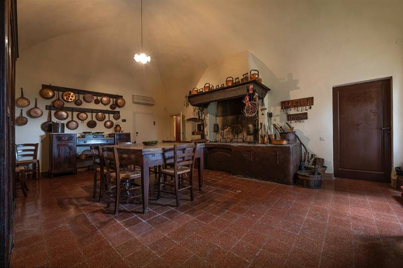 Tenuta storica del 1800 nel Cuore del Borgo Medioevale di Casale Marittimo