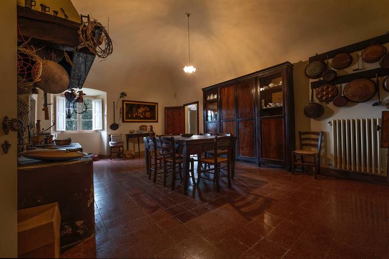 Tenuta storica del 1800 nel Cuore del Borgo Medioevale di Casale Marittimo