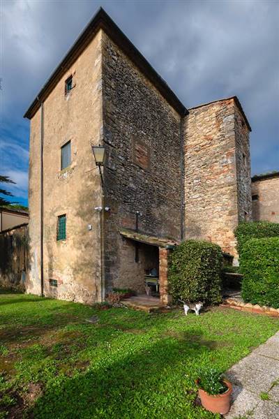 Tenuta storica del 1800 nel Cuore del Borgo Medioevale di Casale Marittimo