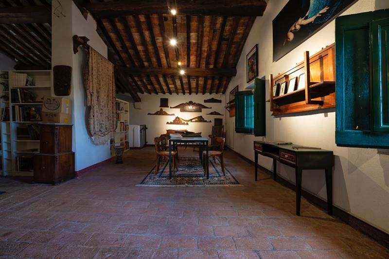 Tenuta storica del 1800 nel Cuore del Borgo Medioevale di Casale Marittimo