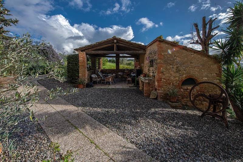Tenuta storica del 1800 nel Cuore del Borgo Medioevale di Casale Marittimo