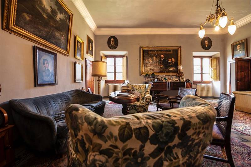 Tenuta storica del 1800 nel Cuore del Borgo Medioevale di Casale Marittimo
