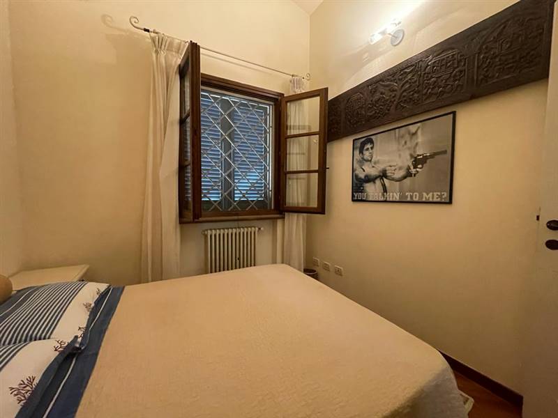 Villa di Prestigio con piscina, dependance e roseto: un'incantevole dimora a due passi dal mare