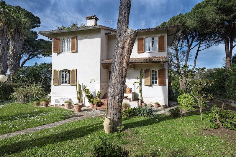 Villa con parco esclusivo immersa in una splendida pineta
