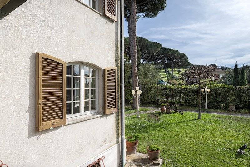 Villa con parco esclusivo immersa in una splendida pineta