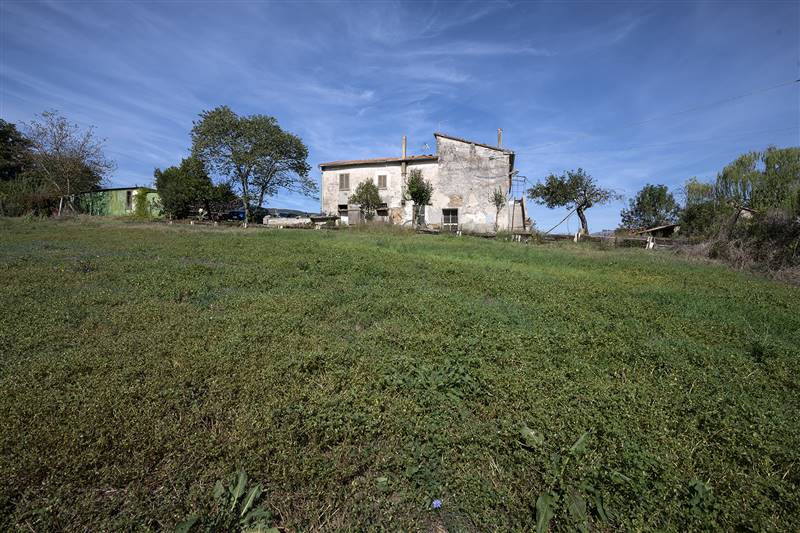 Podere in crinale con splendida vista panoramica